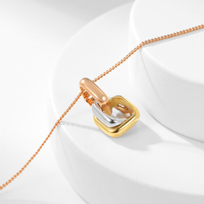 Women’s Interlocking Ring Necklace – Square Tri-Color Clavicle Chain