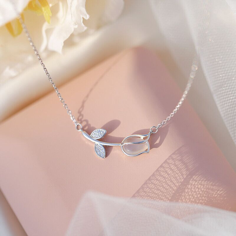 Women’s Cat Eye Pendant Necklace – Elegant Tulip Design Clavicle Chain