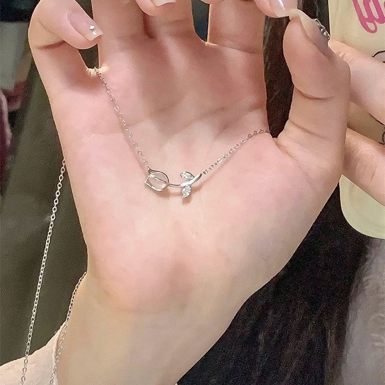 Women’s Cat Eye Pendant Necklace – Elegant Tulip Design Clavicle Chain