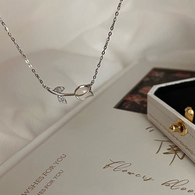 Women’s Cat Eye Pendant Necklace – Elegant Tulip Design Clavicle Chain