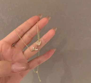 Women’s Cat Eye Pendant Necklace – Elegant Tulip Design Clavicle Chain