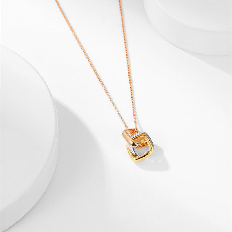 Women’s Interlocking Ring Necklace – Square Tri-Color Clavicle Chain